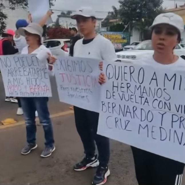 Familiares de los jóvenes desaparecidos desde el 3 de octubre