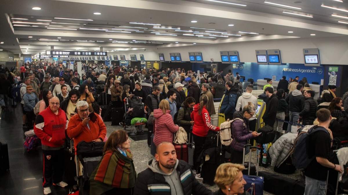 Más de 100 vuelos de Aerolíneas Argentinas se verán afectados por la protesta. Fuente: (X)