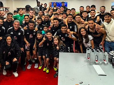 El poderoso Riestra le ganó a Instituto y sigue como líder de la Zona B