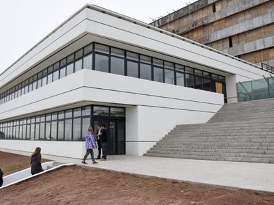 Vecinos de Neuquén se manifestaron en las puertas de la nueva municipalidad