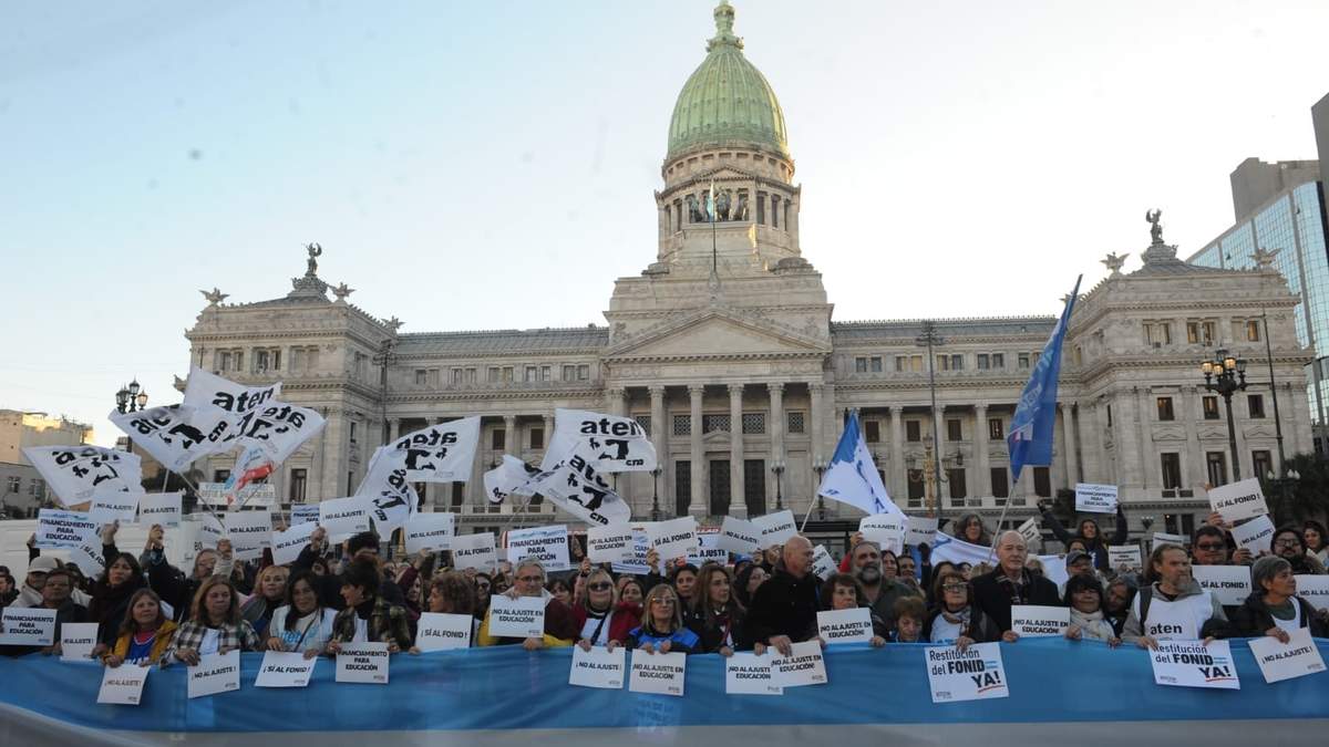El gremio docentes estará presente el día que se trate la ley de bases en el senado. Fuente: (Facebook).