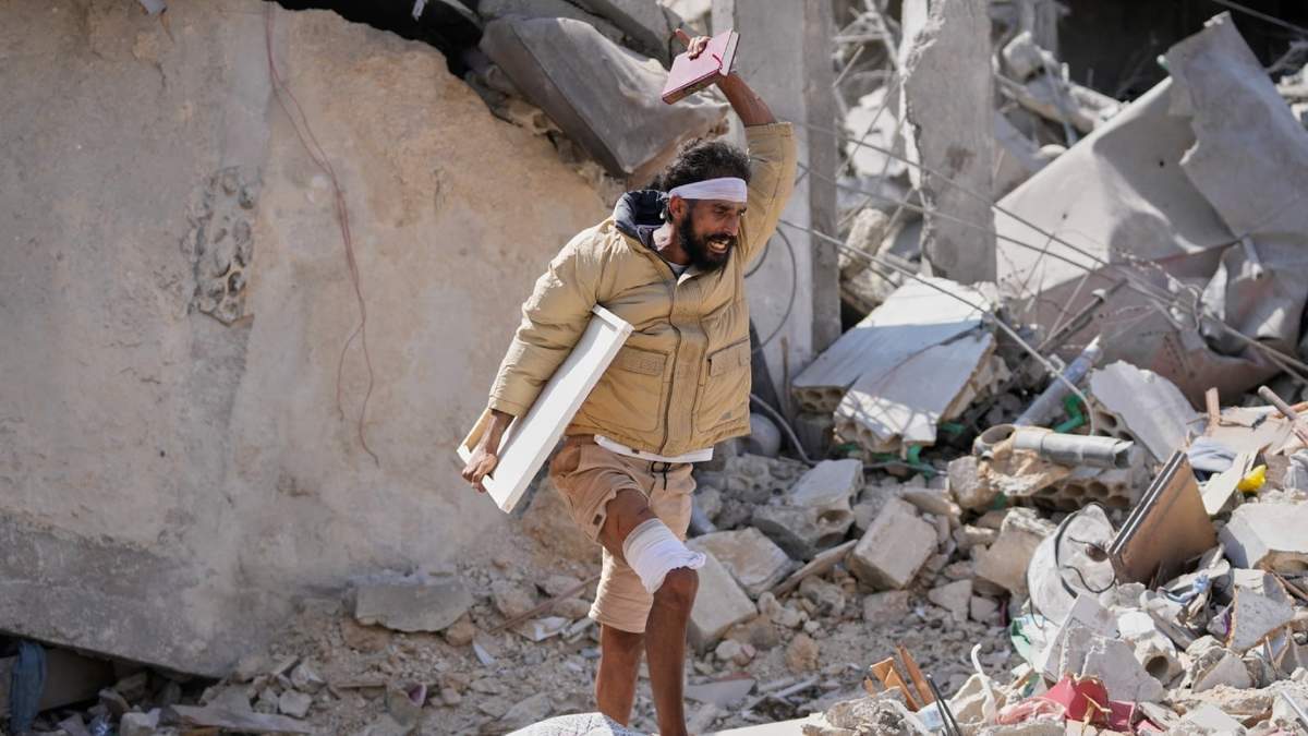 Escombros tras los ataques de la guerra entre EU - Irán