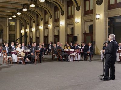 AMLO pidió a empresarios adquirir mínimo de 20 mdp en billetes de Lotería; difunden carta compromiso