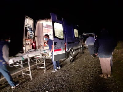 Milagro en Río Negro: cayó en un río congelado y lo salvaron