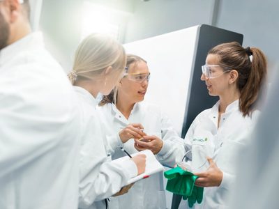 Pfizer y BioNTech suben en Bolsa tras el inicio de la vacunación contra el covid-19 en Reino Unido