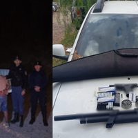 Manejaba alcoholizado, con el carnet vencido y llevaba armas en la camioneta