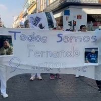 Personal de salud marcha en Puebla tras el violento asalto a enfermero