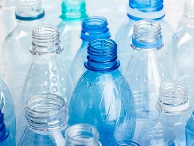 Transformá una botella de plástico en una fácil y hermosa casita de refugio para los pajaritos que llegan a tu jardín