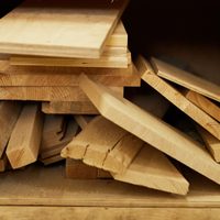 Si tenés dos retazos de madera, no los tires: creá esta repisa que parece sacada de una tienda deco