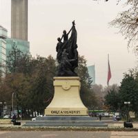 Manifestantes chilenos lanzaron bombas lacrimógenas en una misa en la Catedral