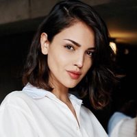 ¿Igual que la estatuilla? Eiza González llamó la atención de todos en los "Oscars" ¡Mirá!