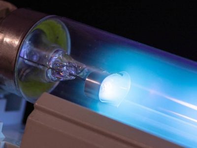 Afirman que la luz ultravioleta podría destruir el 99% del coronavirus en 6 segundos