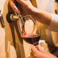 El INV impulsa la venta de vino tirado para competir con la cerveza