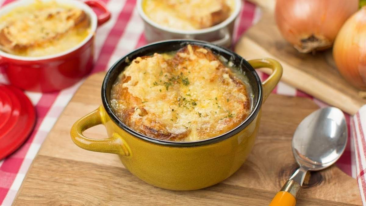 Sopa de cebolla, un clásico francés. Fuente: (Instagram)