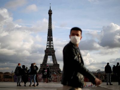 Francia se viste de gala y abre las puertas de la emblemática Torre Eiffel