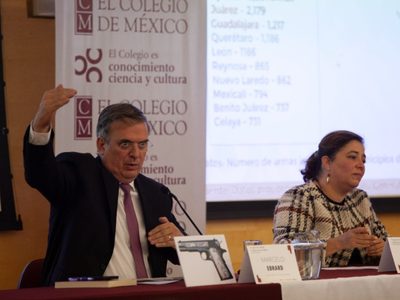 Ebrard presume descenso en la llegada de migrantes venezolanos a México