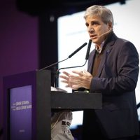 Caputo: “La economía se va a llevar puesta a la política”