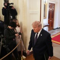 Trump firma orden ejecutiva para evaluar riesgos de Inteligencia Artificial