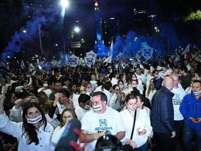 Panistas cierran Paseo de la Reforma para protestar contra la reforma judicial