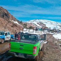 Otra vez encontraron conductores de camionetas 4x4 que hacían una travesía ilegal en Copahue