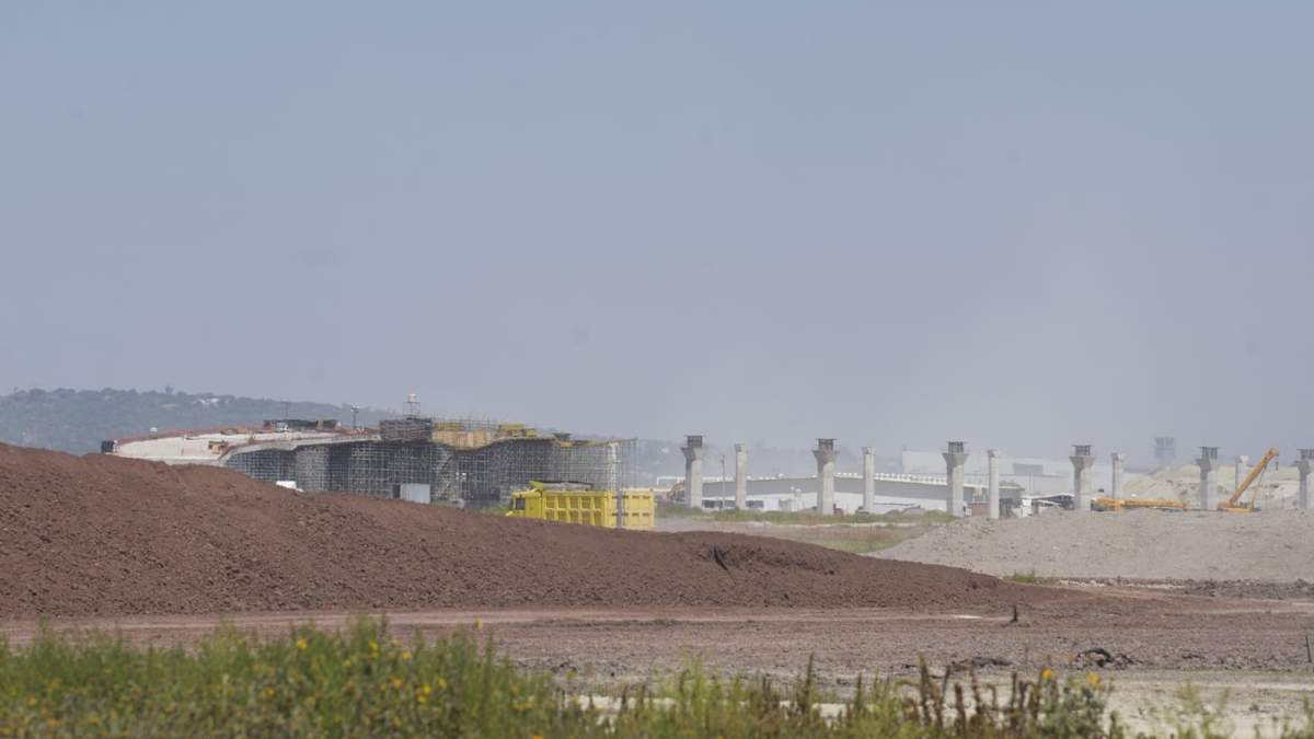 Construcción del aeropuerto de Santa Lucía