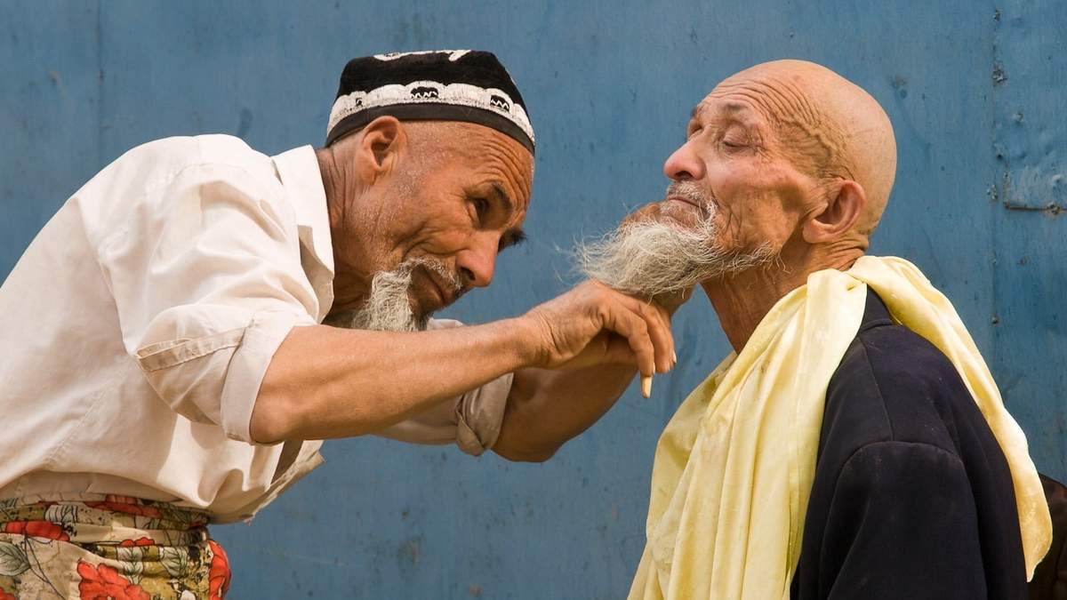 Uigures. China castiga las barbas largas