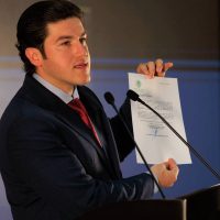 "Hablo casi a diario con su papá": Samuel García dice que NL está volcado en la búsqueda de Debanhi