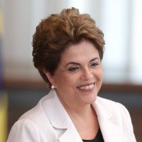 Ofrece Rousseff impulsar plebiscito a cambio de que se frene su destitución