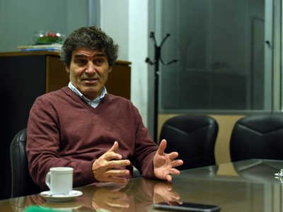 Fernán Quirós descartó que la vacuna llegue antes de fin de año