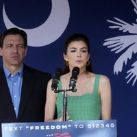 Gobernador de Florida promueve a su esposa para sea su sucesora