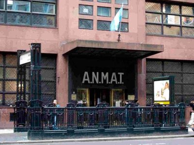 Coronavirus: la ANMAT prohibió un test rápido y un alcohol etílico