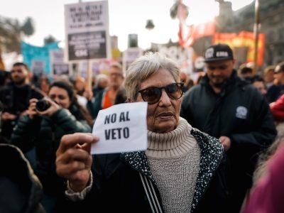 Jubilados y organizaciones sociales se movilizan al Congreso contra el veto presidencial