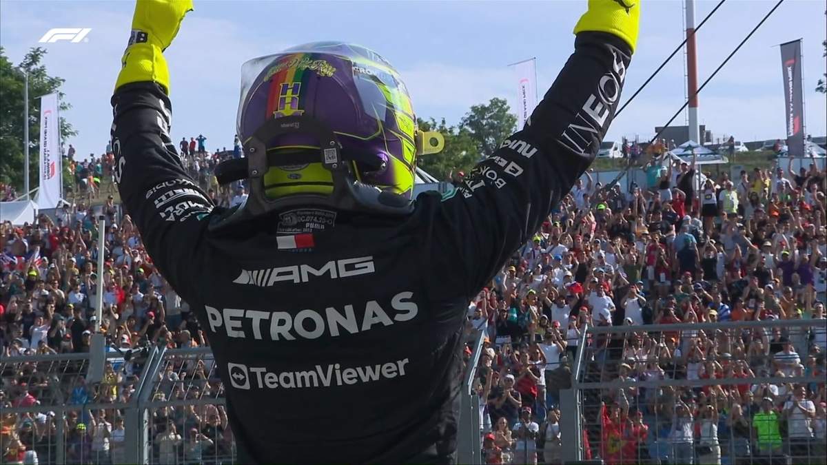 Lewis Hamilton celebra su primera pole desde el Gran Premio de Arabia Saudita