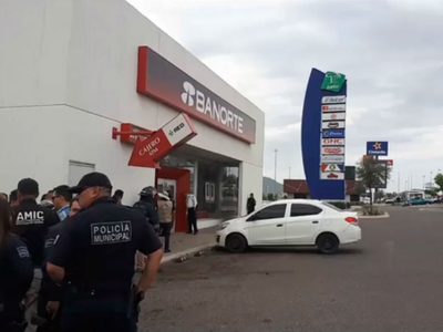 Viven 210 minutos de tensión en banco de Hermosillo tras toma de rehenes; abaten al agresor (Videos)