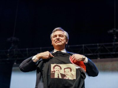 "¡Muchas fuerzas!" Alberto Fernández memoró a Alfonsín en medio de la tormenta