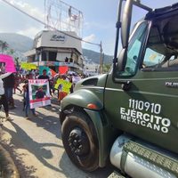 Familiares de marineros desaparecidos en Acapulco exigen ampliar el área de búsqueda