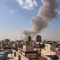 Estados Unidos e Israel lanzan un ataque conjunto contra Irán (Video)