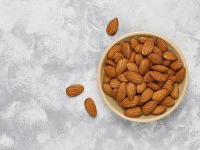 Cinco razones por las que deberías comer almendras todas las noches