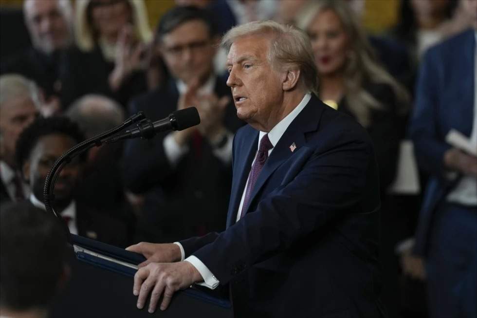 Trump revocará protecciones transgénero y programas DEI