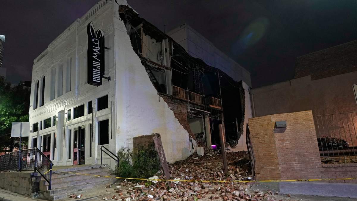 Las tormentas dañaron el famoso club "Conejo malo", del centro de Houston