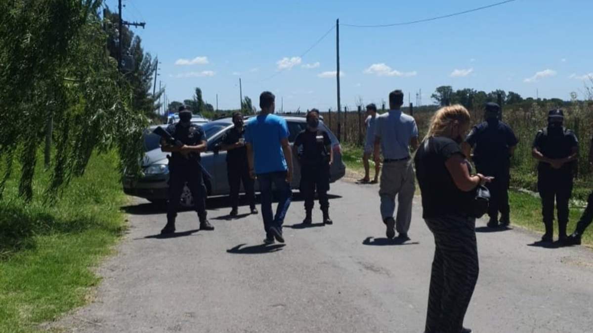 Los policías debieron asistir a la cuadrilla de Edesur. Fuente: (Twitter)