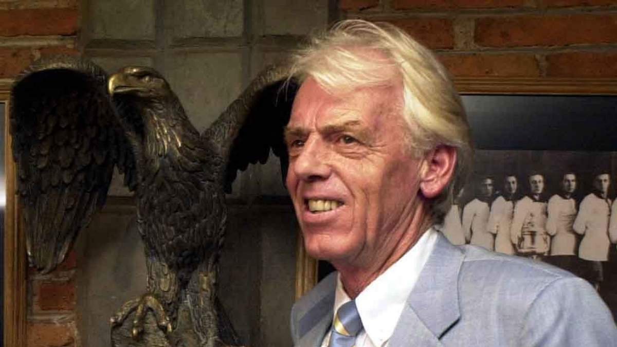 Leo Beenhakker cuando fue presentado como entrenador del América