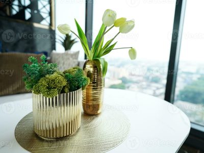 El secreto de los expertos para limpiar floreros por dentro y que queden tan relucientes como el primer día