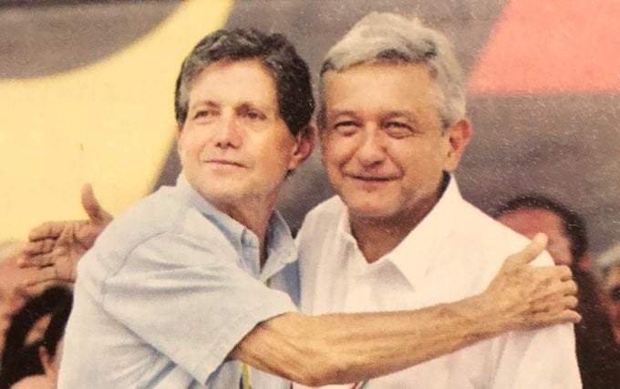 El actor Héctor Bonilla junto con Andrés Manuel López Obrador