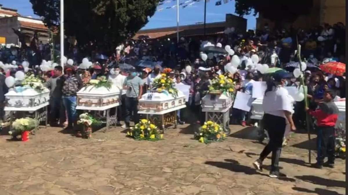 El funeral de las 11 víctimas en Tarecuato, Michoacán
