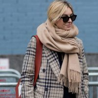 Qué bufandas arrasan esta temporada y cómo usarlas para sacarles partido y elevar tu outfit