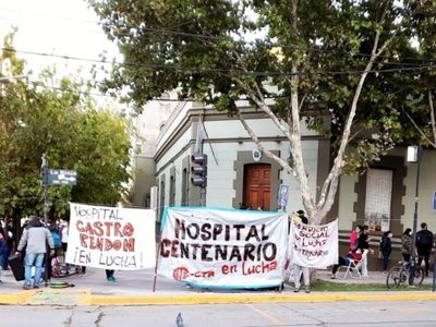 Trabajadores de salud en lucha: permanecen en Casa de Gobierno