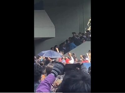 Un funcionario de la FES Acatlán agrede a un alumno durante inicio de un paro de 48 horas (VIDEO)