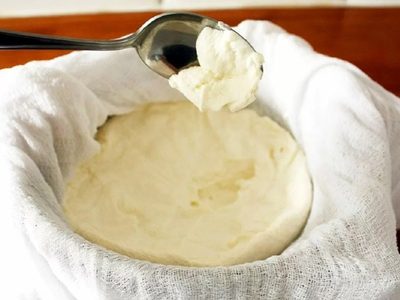 Yogurt griego fácil y en pocos pasos: la receta para que quede bien cremoso y mejor que el comprado