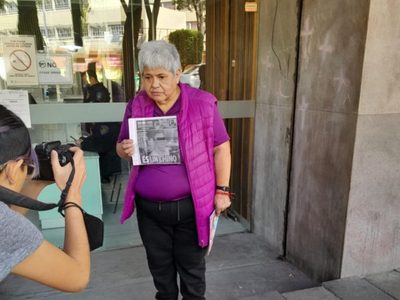 Afuera de la Fiscalía de Feminicidios exigen justicia para Anguie Luviano